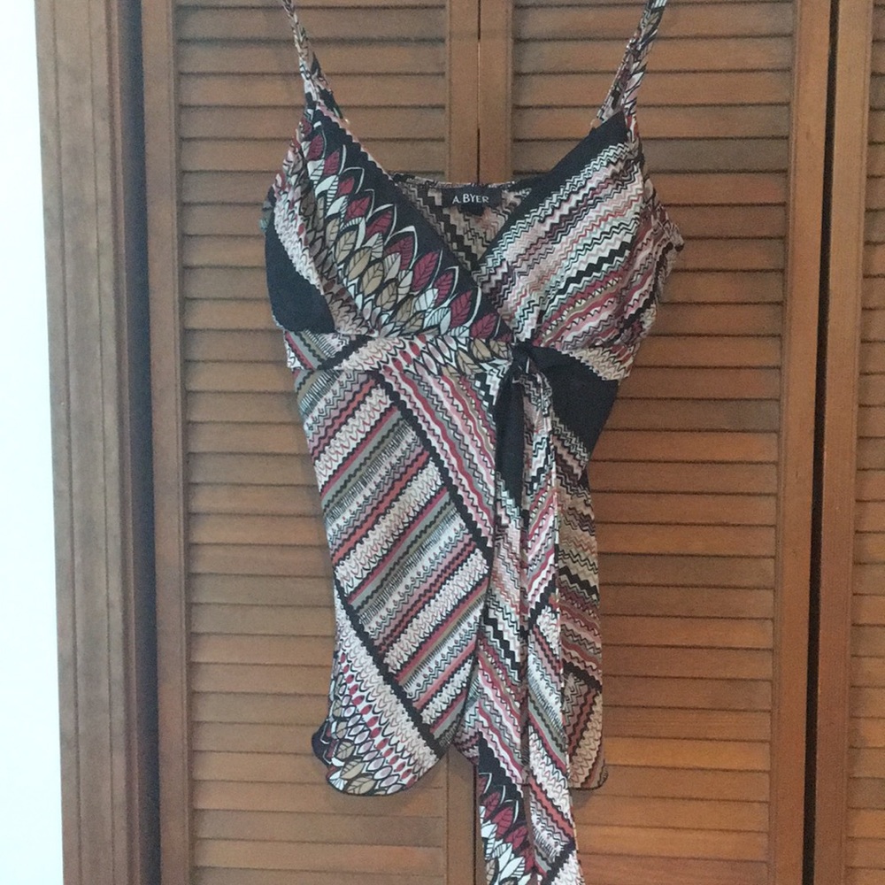 Multicolored tank top with adjustable straps